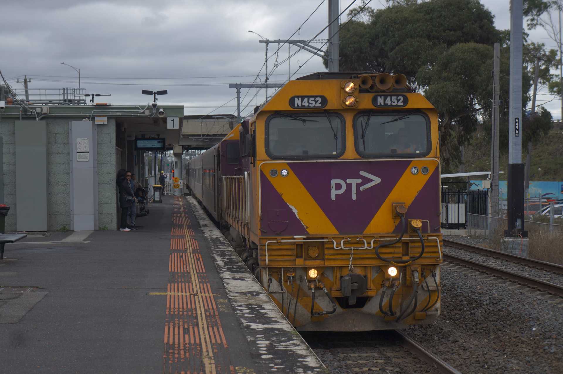 8080 (Swan Hill Pass) runs through Albion Railway Station, bound for Southern Cross.