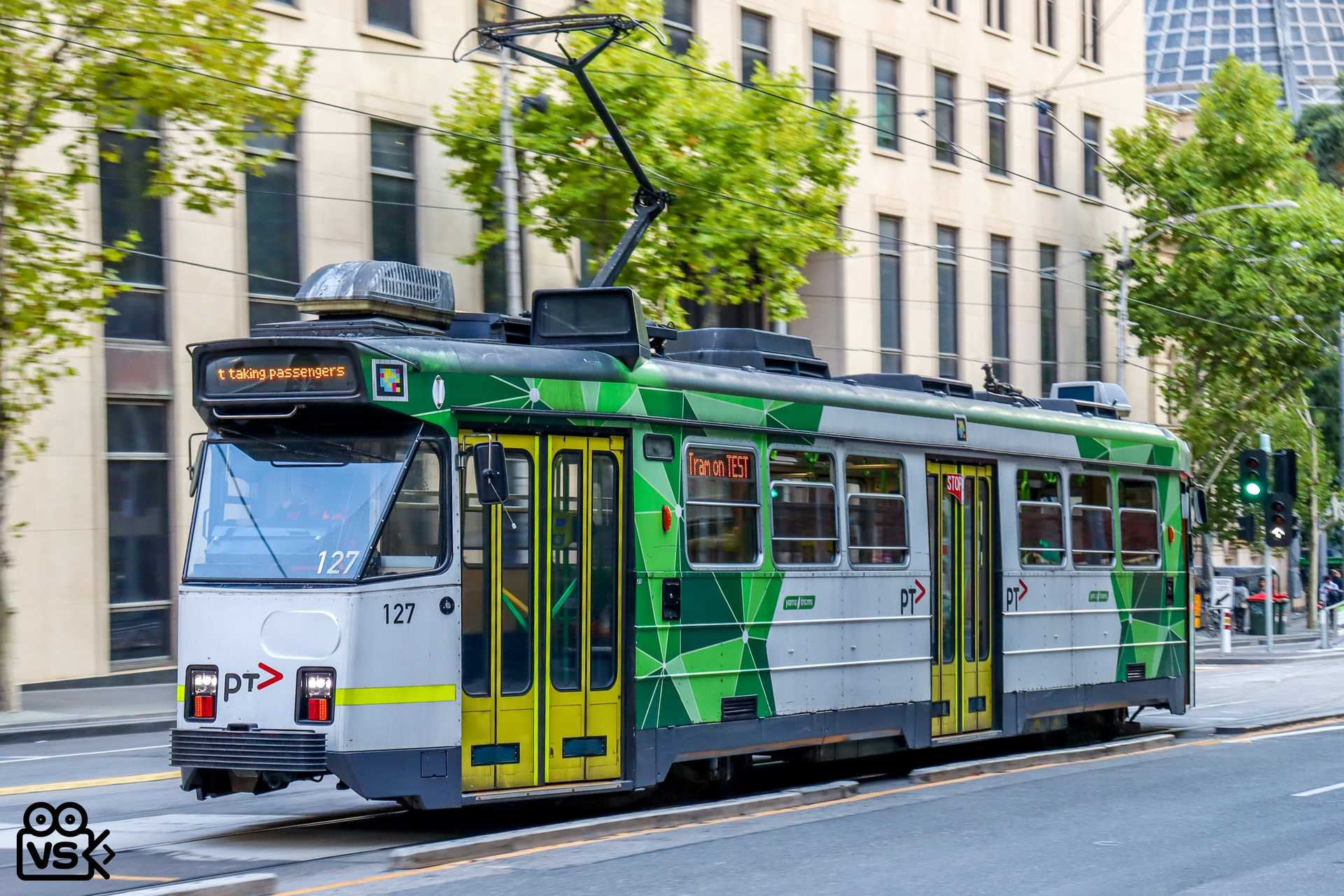 Z3.127, Eastbound on La Trobe St