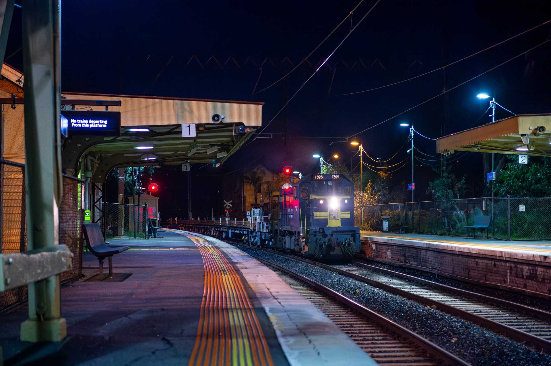 T392 on an SSR Rail Train through Westgarth