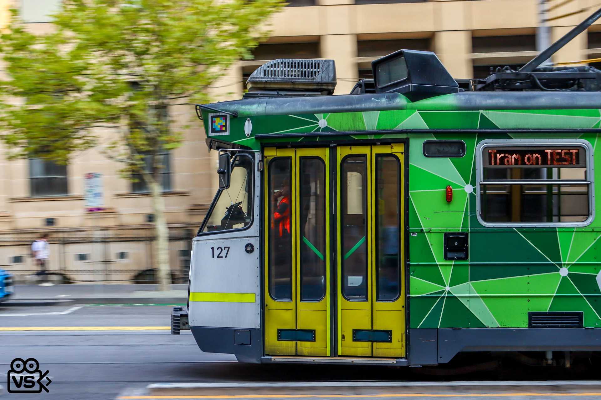 Z3.127, Eastbound on La Trobe St
